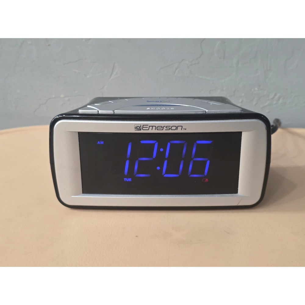 Emerson CKS9031 Smart Set Dual Alarm Clock‎ AM/FM Radio Large BLUE LED Display